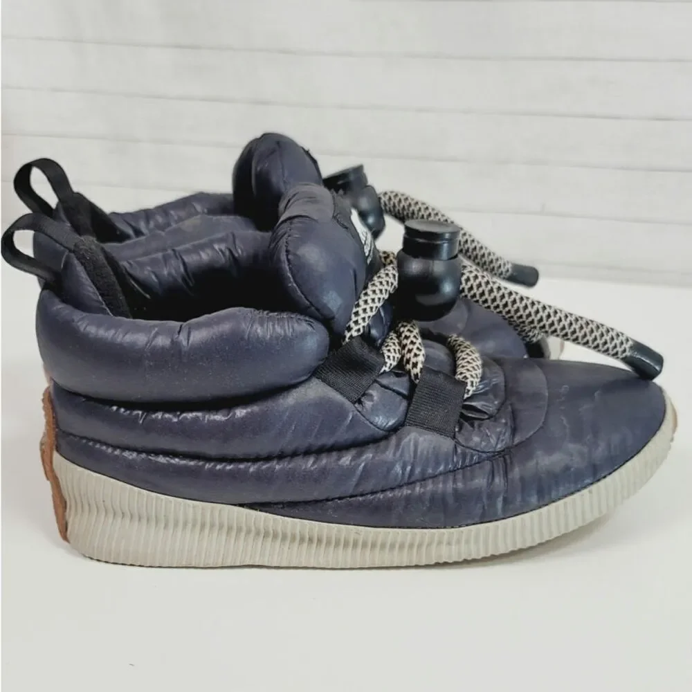 Sorel Out N About Puffy Lace Snow Boots in Navy Blue, sz 8.5